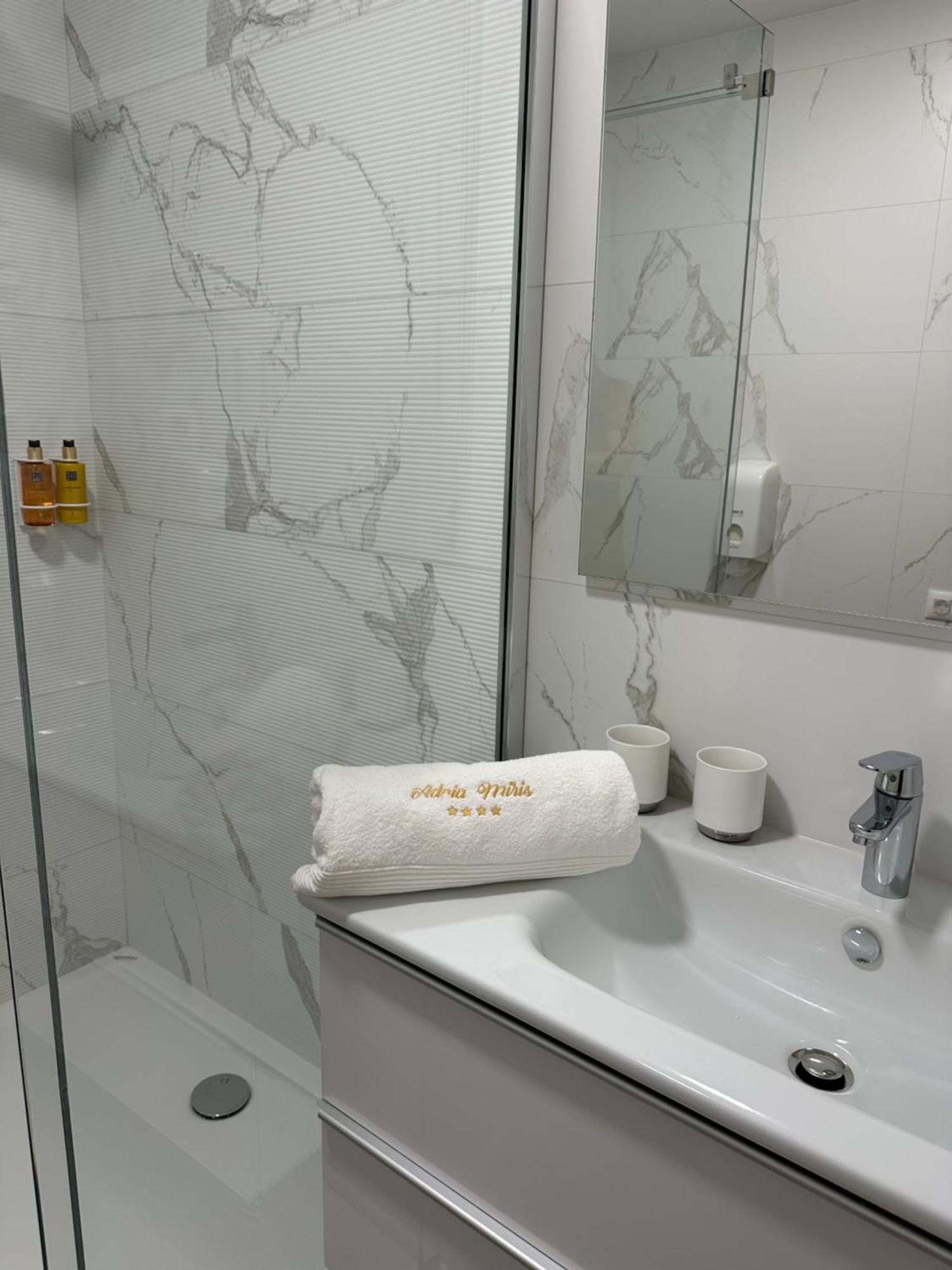 Adria Miris Apartments ドラスニセ エクステリア 写真