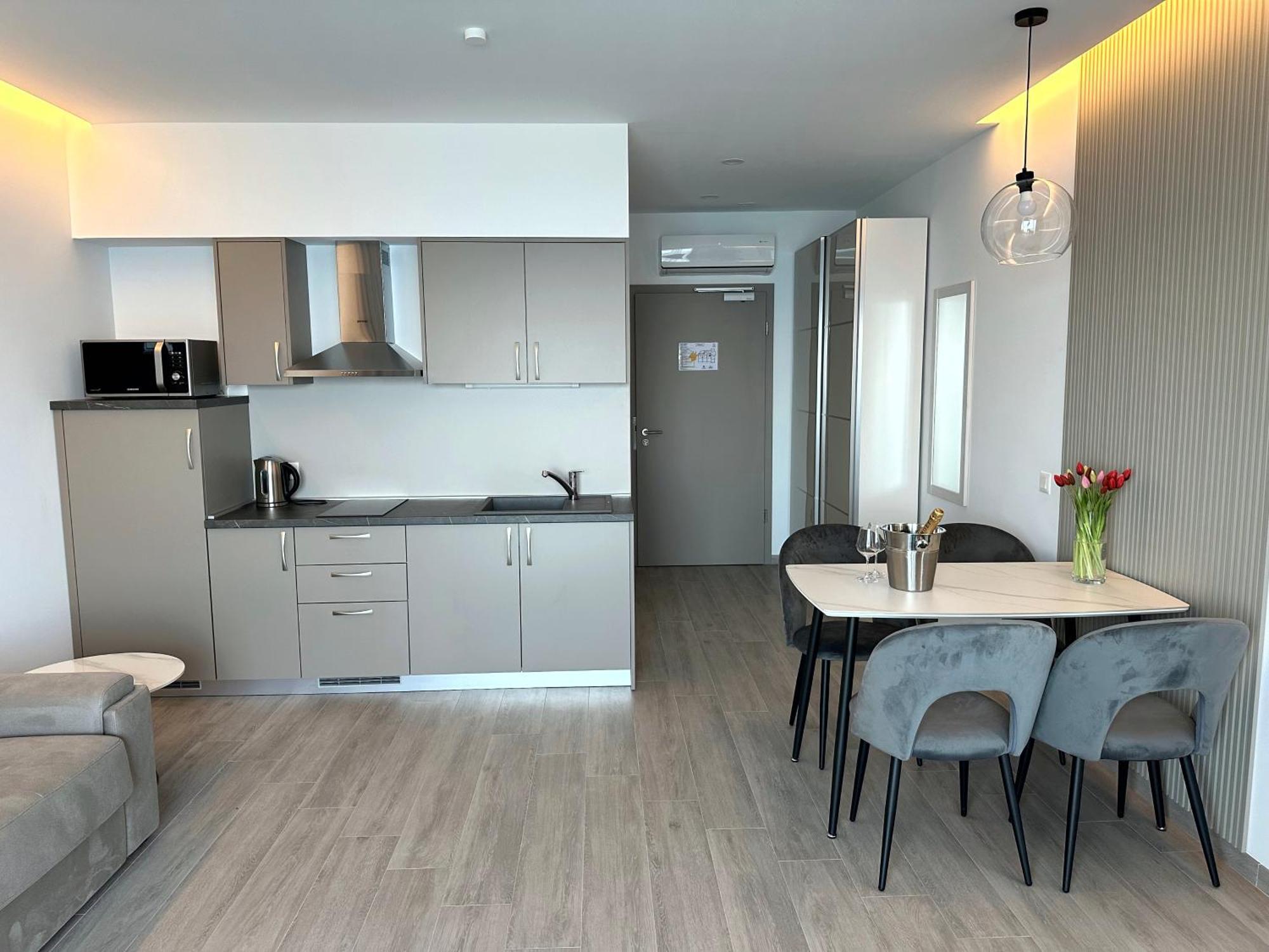Adria Miris Apartments ドラスニセ エクステリア 写真